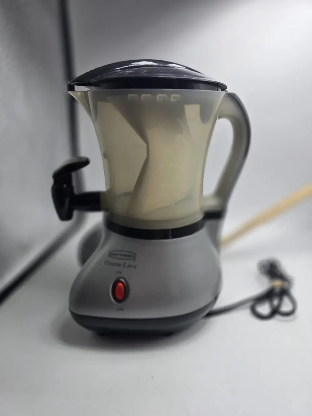 Back to Basics Cocoa-Latte Hot Drink Maker With Frothy Dispenser Spout Tested!